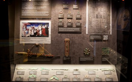 Gablota poświęcona Chinom - ojczyźnie papierowego pieniądza