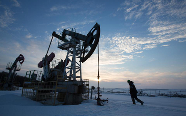 Eksport rosyjskiej ropy spada, choć wydobycie rośnie. Surowcowe wpływy do budżetu spadły o 21 proc. 
