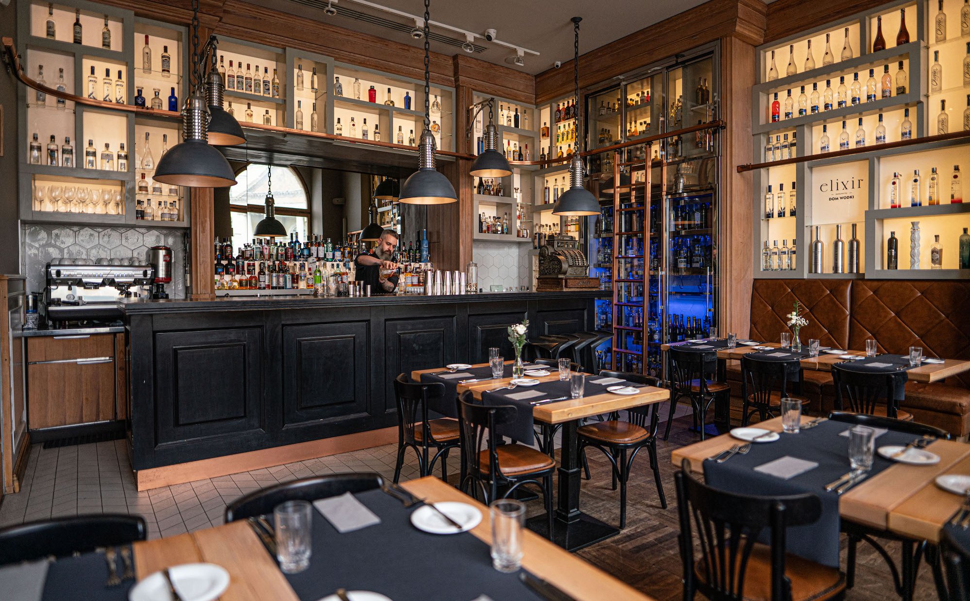 Dekada Elixiru w Warszawie: Restauracja, która zmienia obraz kuchni polskiej