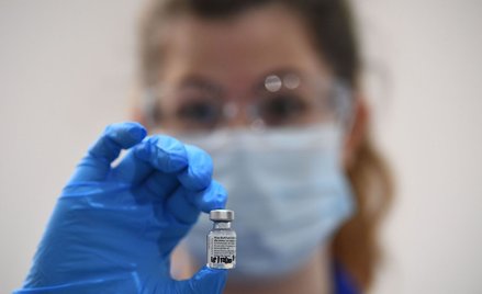 Linie lotnicze mają kłopot z suchym lodem. Co z transportem szczepionek?