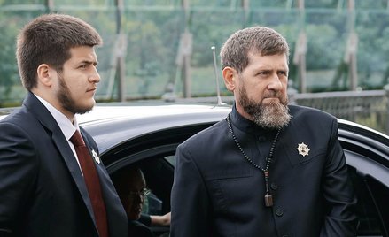 Adam Kadyrow (z lewej) jest najpoważniejszym kandydatem do objęcia władzy w Czeczenii po ojcu Ramzan