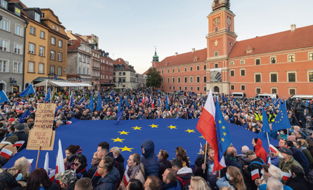 Demonstracja w obronie obecności Polski w Unii Europejskiej po decyzji Trybunału Konstytucyjnego Jul