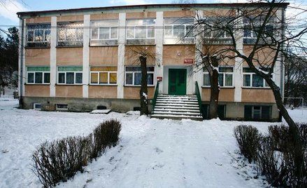 Huta Brzuska, gmina Bircza (podkarpackie). Szkoła do likwidacji