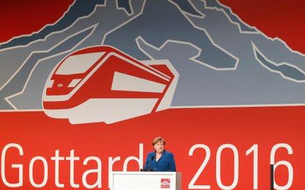 Nauroczystości obecna była też kanclerz Niemiec Angela Merkel