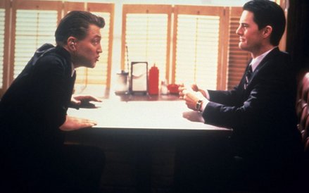 David Lynch jako Gordon Cole, szef agenta Coopera i Kyle MacLachlan jako agent specjalny FBI Dale Co