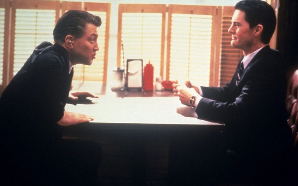 David Lynch jako Gordon Cole, szef agenta Coopera i Kyle MacLachlan jako agent specjalny FBI Dale Co