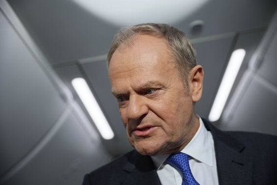 Premier Donald Tusk podczas wypowiedzi dla mediów w samolocie rządowym na lotnisku w Erewaniu mówił,