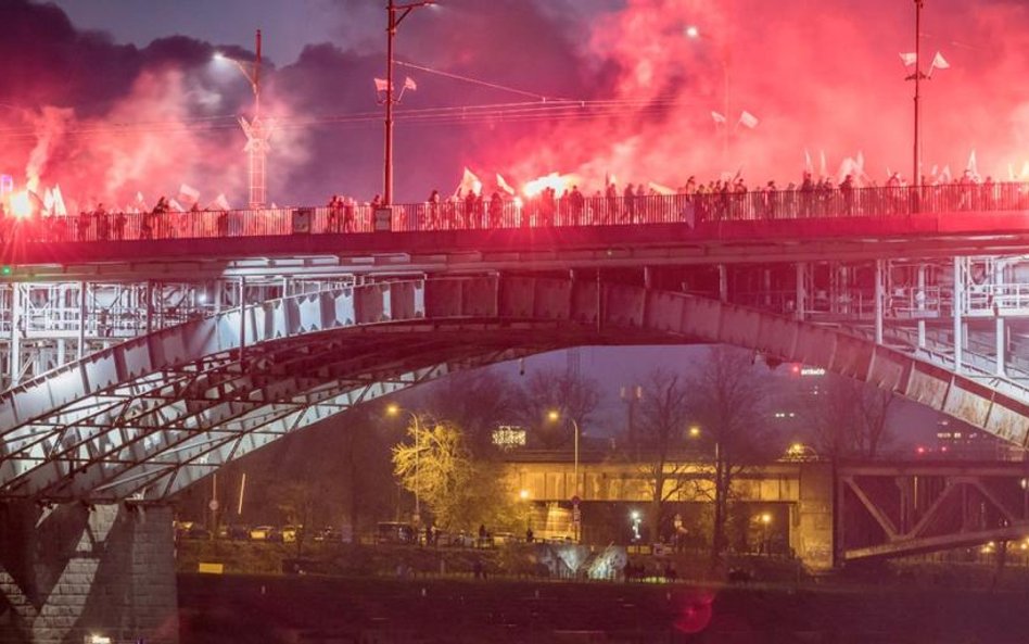 Ataki hejterów dotknęły prokurator, która umorzyła śledztwo o pobicie kobiet 11 listopada 2017 r. po