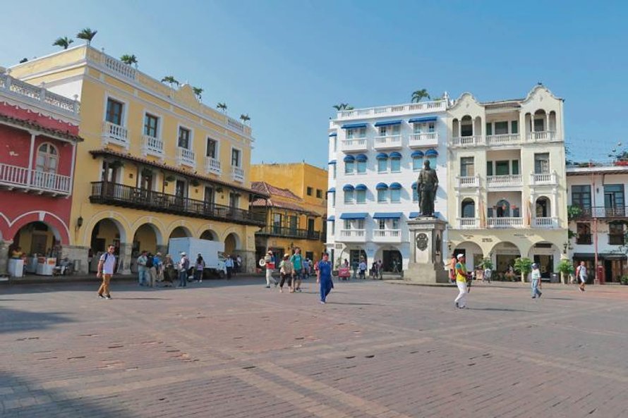 Kolumbijskie miasta i miasteczka to perły architektury kolonialnej. Z lewej Cartagena de Indias z ko
