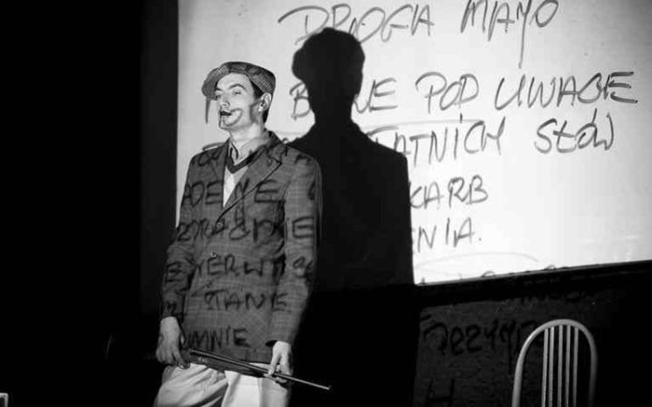 Spektakl pt. Opętani; reż. Krzysztof Garbaczewski; fot. Bartłomiej Sowa; Teatr Dramatyczny w Wałbrzy