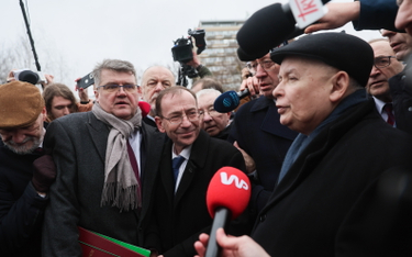 Sceny spod Sejmu doskonale się nadają do mobilizowania wyborców koalicji rządzącej