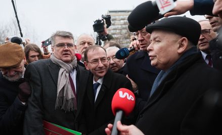 Sceny spod Sejmu doskonale się nadają do mobilizowania wyborców koalicji rządzącej