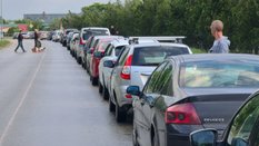Kolejka samochodów do stacji benzynowej na okupowanym Krymie