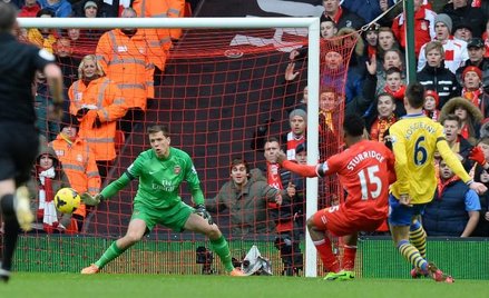 Daniel Sturridge strzela Wojciechowi Szczęsnemu czwartego gola.