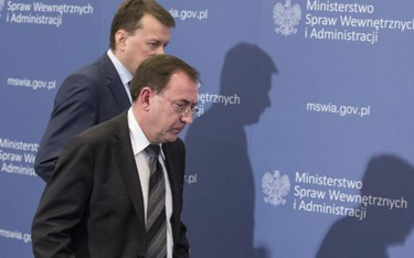 Nowe przepisy przyjęte przez Sejm w ub. roku wspierali szef MSWiA Mariusz Błaszczak oraz koordynator
