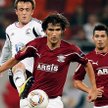 Miroslav Radović (z tyłu) strzelił w pierwszym meczu z Rapidem zwycięską bramkę dla Legii