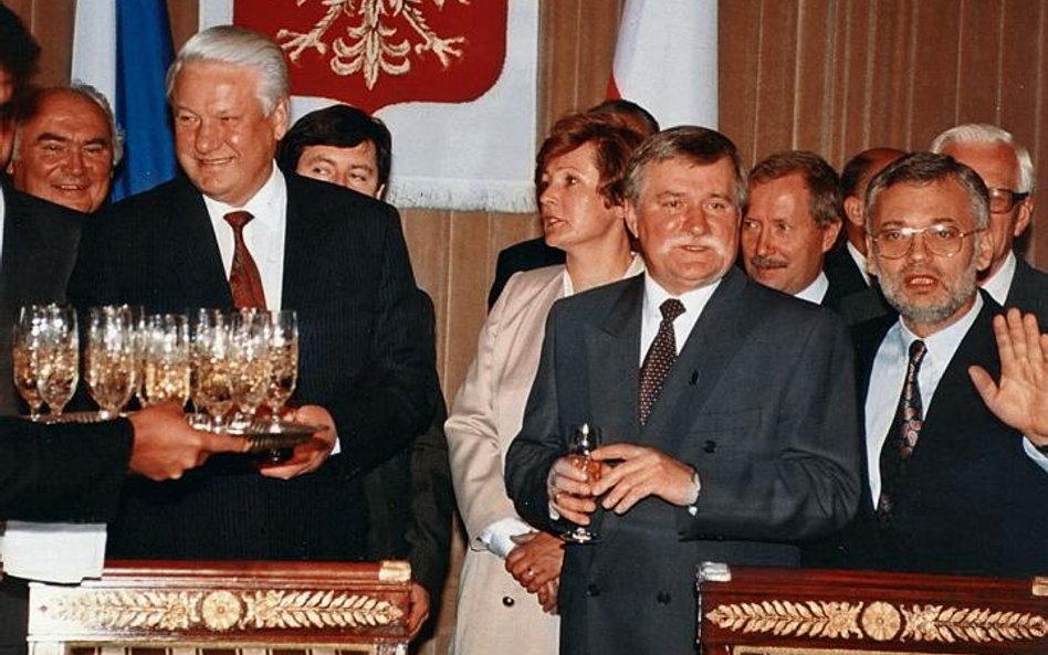 Kiedy prezydent Rosji Borys Jelcyn był w Polsce w sierpniu 1993 r., przekazał Lechowi Wałęsie m.in. 