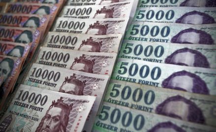 Złoty traci przez forinta