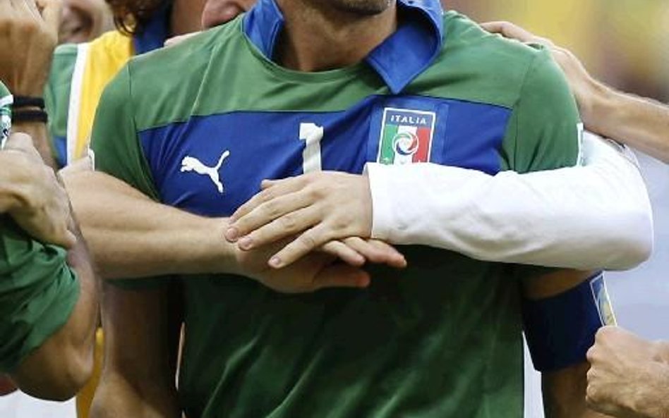 Bramkarz reprezentacji Włoch Gianluigi Buffon wystawił czeki na 1,5 mln euro właścicielowi kolektury