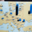 Mapa przedstawiająca liczbę ofiar Holokaustu w poszczególnych państwach Europy na wystawie w muzeum 