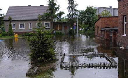 Woda opada, teraz groźniejsze będą bakterie