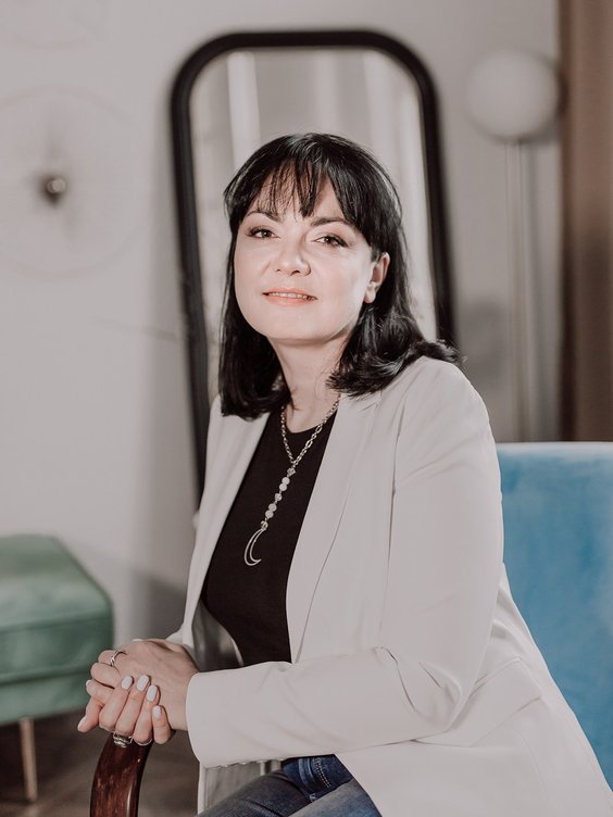 dr hab. Ewa Flaszyńska pracuje w Katedrze Ustroju Pracy i Rynku Pracy na Wydziale Nauk Politycznych 