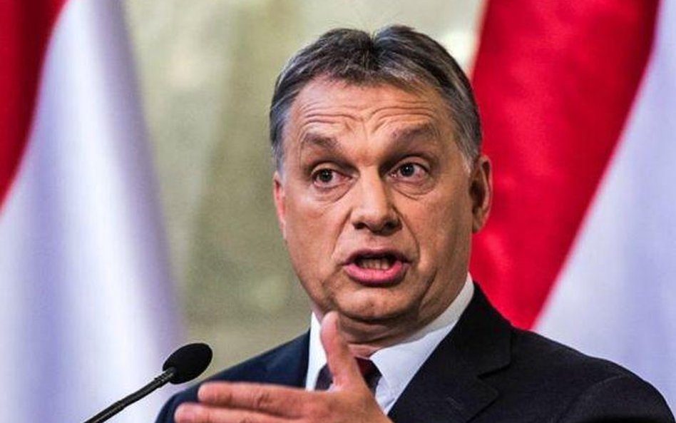 Orbán wybiera trzecią drogę