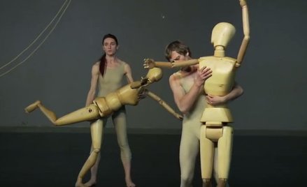 Iwona Pasińska (na zdjęciu na drugim planie)