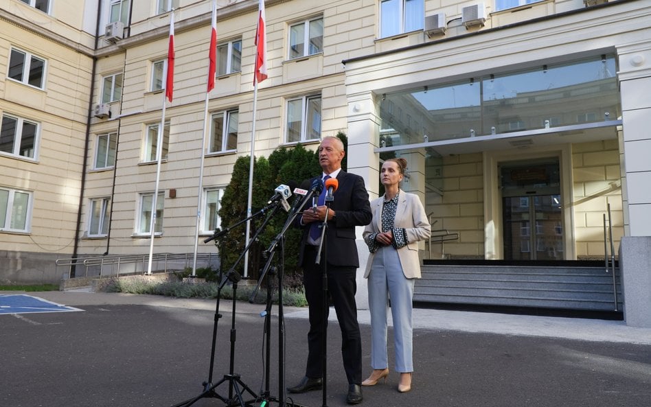 Karolina Gałecka, rzeczniczka MSWiA Karolina Gałecka i Jacek Dobrzyński, rzecznik ministra koordynat