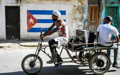 Kuba nie ma gotówki, żeby kupić najpotrzebniejsze produkty – od jedzenia przez leki po benzynę. Na z