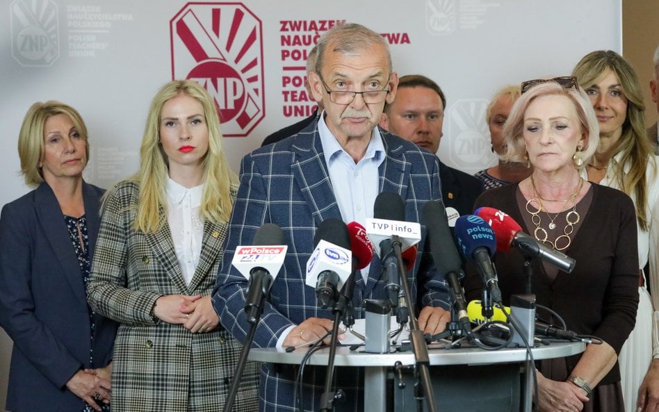 Przedstawiciele Zarządu Głównego ZNP na konferencji prasowej