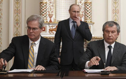 Stephen Greenlee z Exxon Mobile i Igor Sieczin z Rosnieftu – kontrakty pod czujnym okiem Kremla