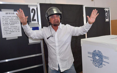 Lider populistycznego Ruchu Pięciu Gwiazd Beppe Grillo naciska na wcześniejsze wybory. To pozwoli mu