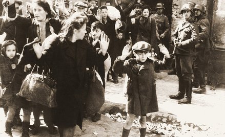Zuzanna Dąbrowska: Ofiarami Zagłady byli Żydzi