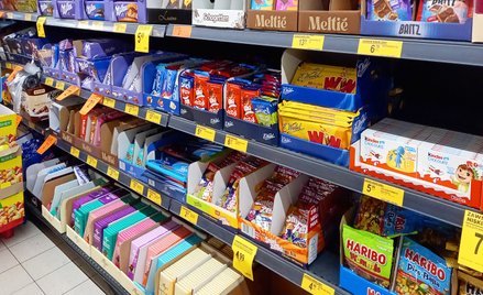 Biedronka wypowiada umowę producentowi słodyczy Wawel