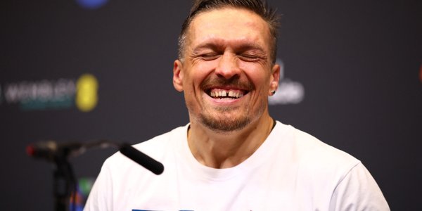 Ołeksandr Usyk wciąż niepokonany, prezydent Zełenski mu dziękuje. Kiedy kolejna walka?