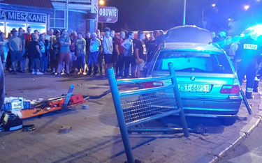 18-latek wjechał BMW w tłum podczas nielegalnego wyścigu. Ranił pięć osób.