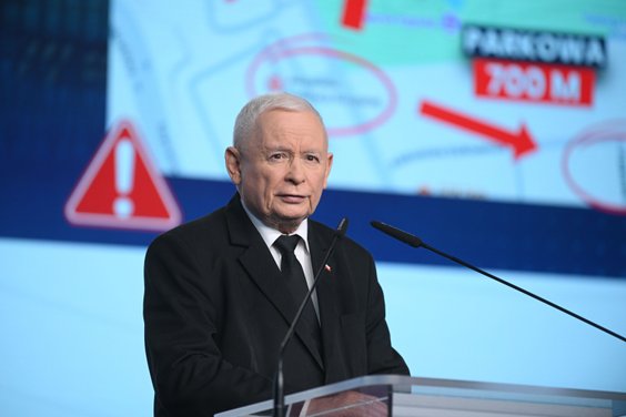 Prezes PiS Jarosław Kaczyński na konferencji prasowej w siedzibie PiS w Warszawie