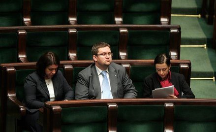 Od lewej: Elżbieta Jakubiak, Jan Ołdakowski i Lena Dąbkowska-Cichocka w ławach PiS w 2008 roku. Dziś