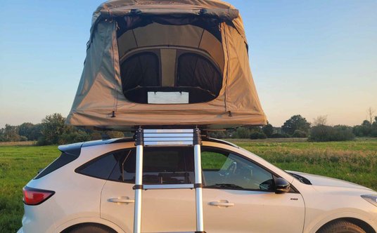 Ford Kuga z namiotem