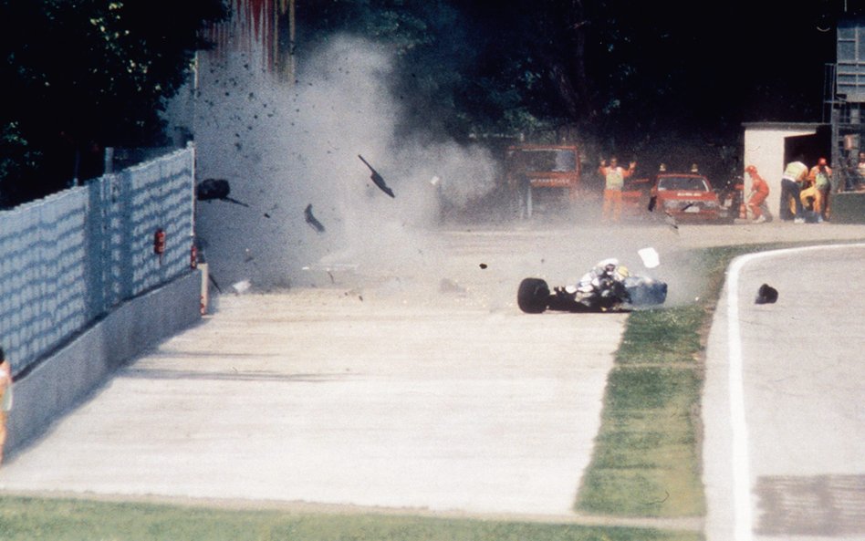 Śmiertelny wypadek Ayrtona Senny podczas wyścigowego weekendu na torze Imola w 1994 roku i równie tr