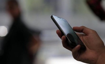 Oszuści podszywają się pod InPost i OLX. Uwaga na groźne SMS-y