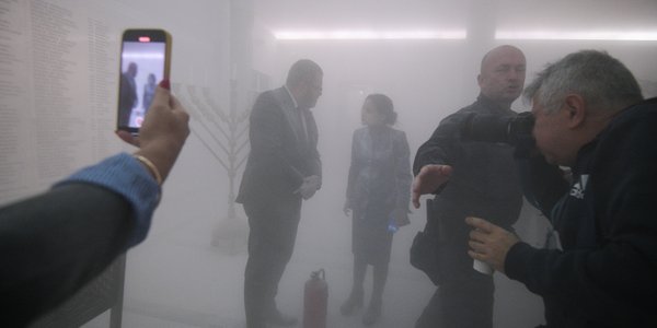 Nie tylko zgaszenie świec chanukowych. Grzegorz Braun oskarżony o siedem przestępstw