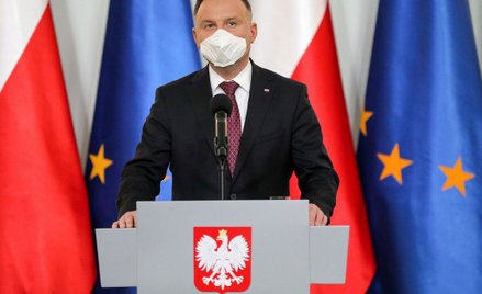 "Polska szwalnia". Prezydent zapowiada miliony maseczek