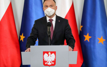 "Polska szwalnia". Prezydent zapowiada miliony maseczek