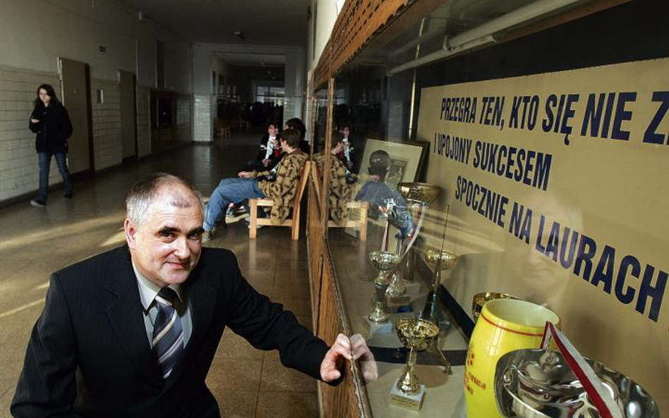 Wszyscy absolwenci dostają się na studia