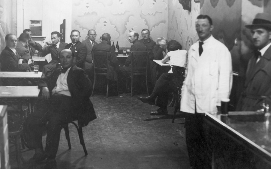 Wnętrze przedwojennej restauracji w Warszawie