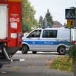 Służby przed szkołą podstawową im. Jana Pawła II w Leszczydole-Nowinach