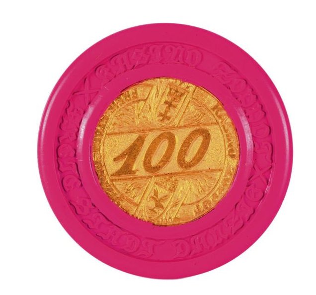 Żeton z przedwojenny kasyna ma wycenę 1,5–2 tys. zł.