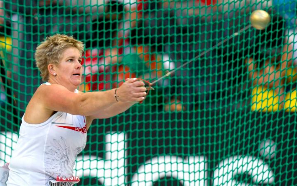Kamila Skolimowska rzuca młotem firmy Polanik